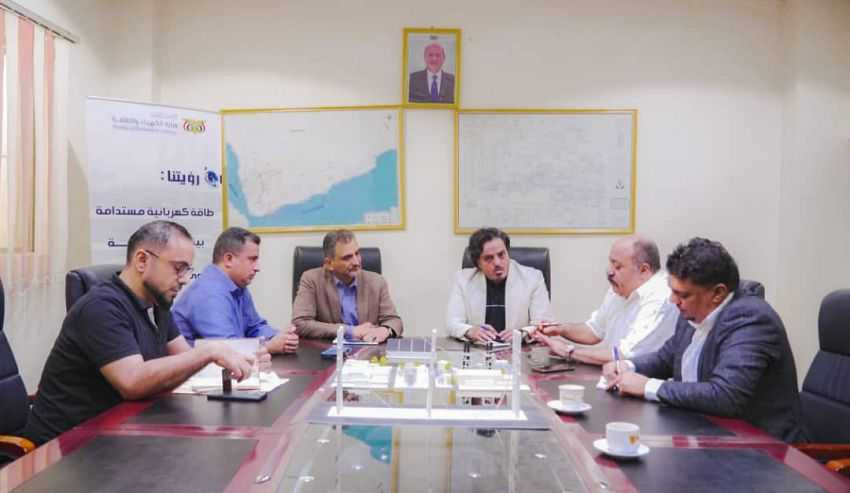 اجتماع مشترك ضم زير الكهرباء والطاقة ووزير الدولة محافظ عدن أحمد لملس