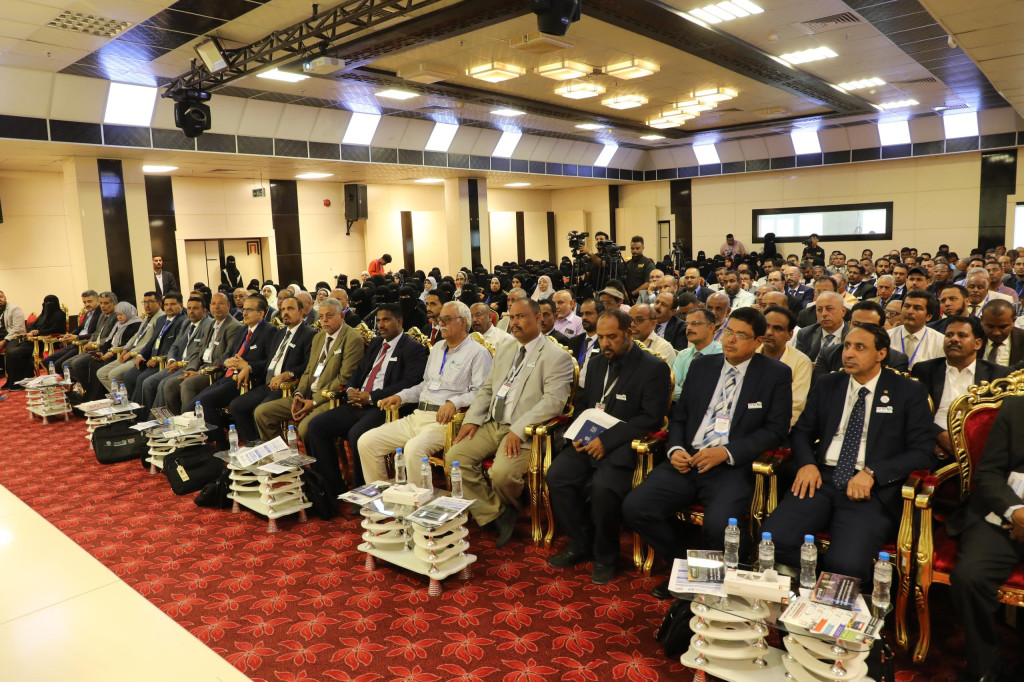 وزير الصحة ومحافظ حضرموت يدشنان بالمكلا مؤتمراً علمياً دولياً لبحث تحديات وتحسين الرعاية الصحية