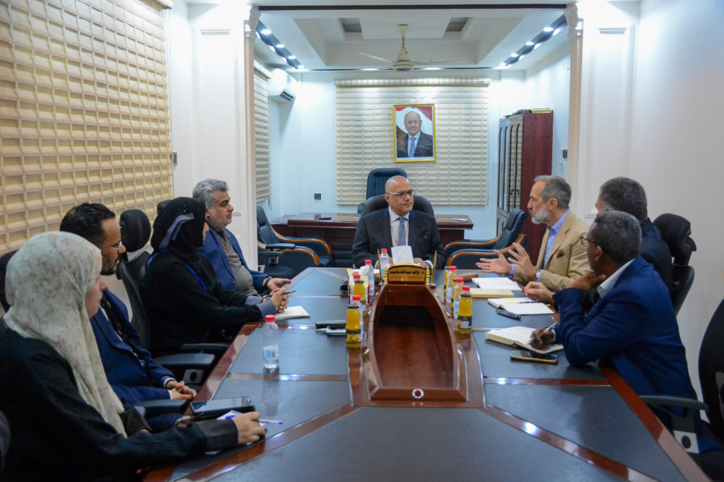 الوزير باذيب يبحث مع مسؤول أممي سير العمل الإنساني للمنظمات