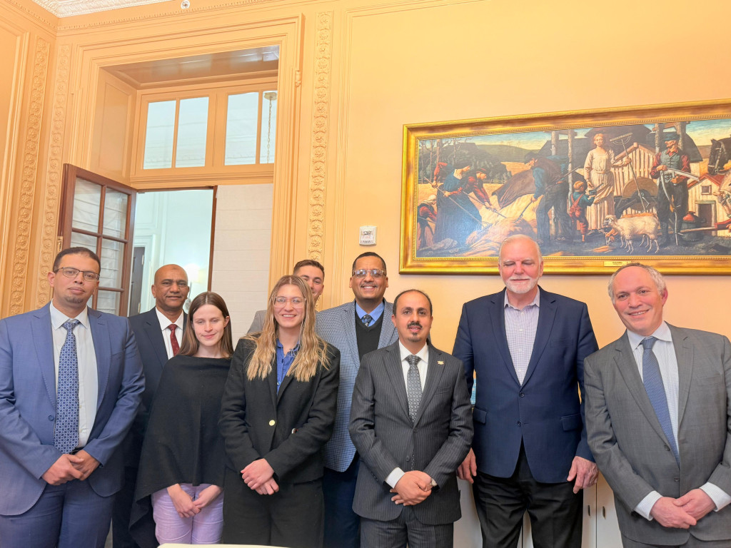 الإرياني يناقش مع مسؤولي معهد الأعمال الأمريكية الوضع في اليمن والتحديات المرتبطة بمليشيا الحوثي الإرهابية