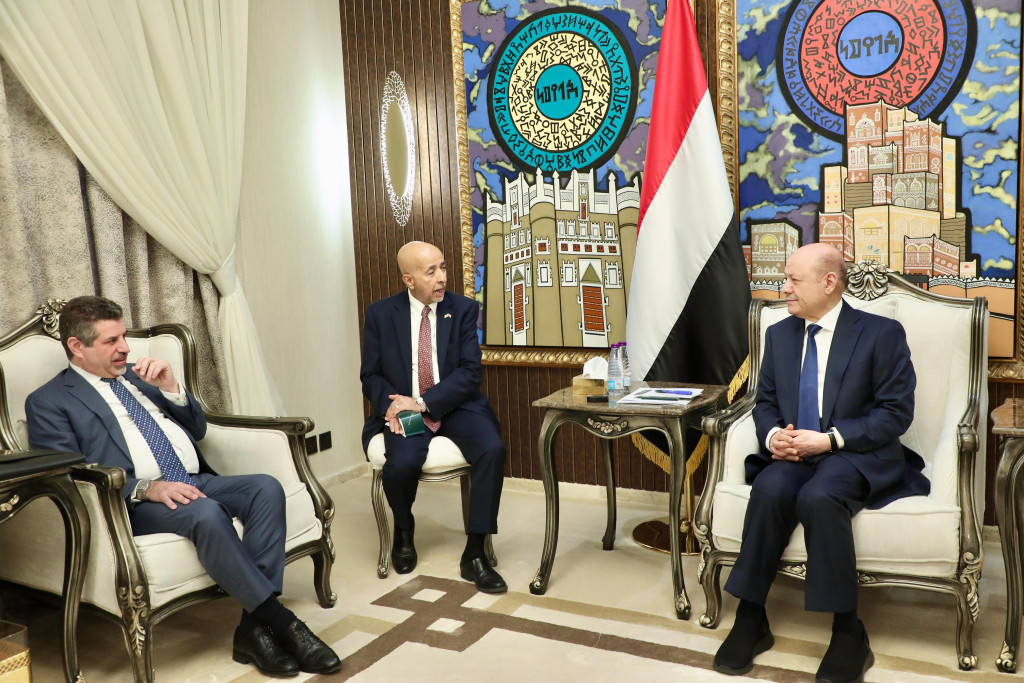 رئيس مجلس القيادة يستقبل سفير الولايات المتحدة الأميركية