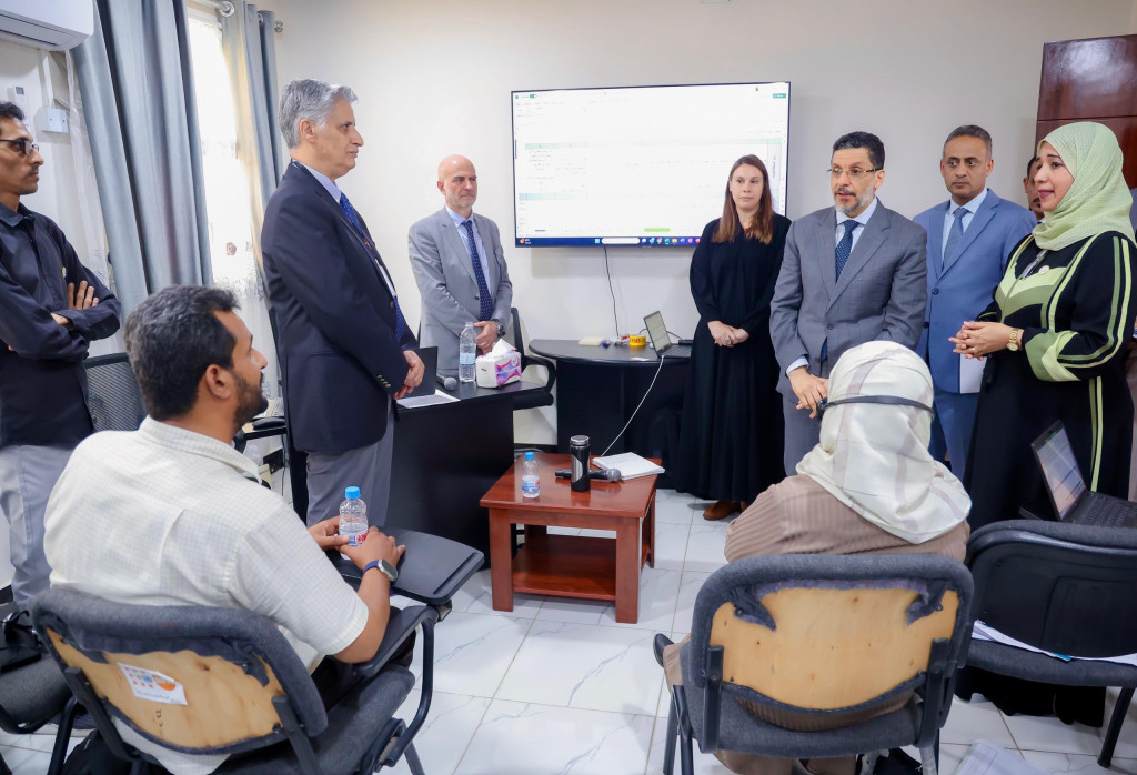 رئيس الوزراء يطلع على عمل الجهاز المركزي للإحصاء وجهوده في تنفيذ المسوحات