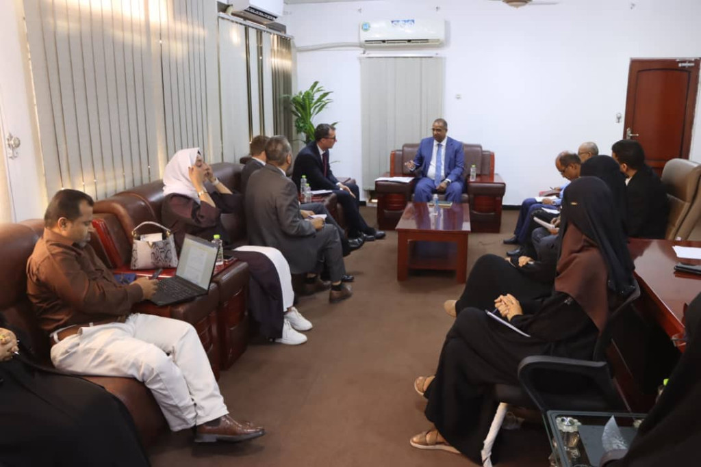 الوزير الزعوري: الميليشيات الحوثية تسببت بانهيار العملة وتدهور الاقتصاد