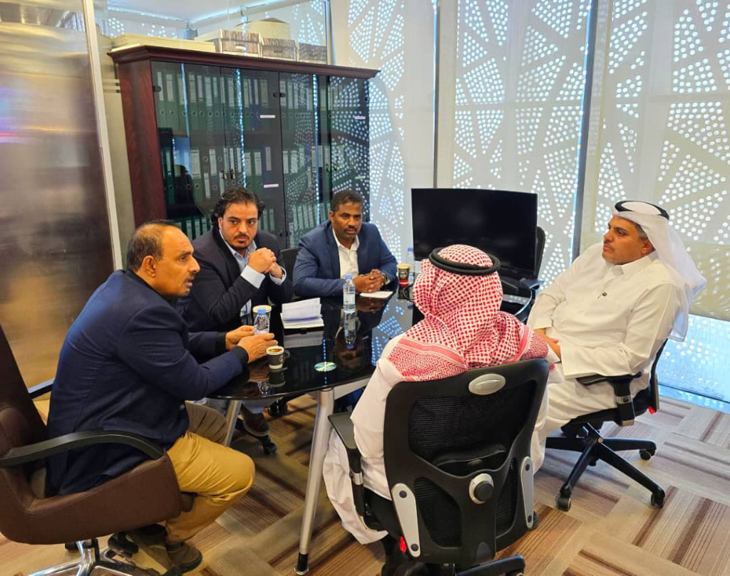 وزير الكهرباء ومحافظ حضرموت يبحثان مع البرنامج السعودي احتياجات قطاعي الكهرباء والتعليم
