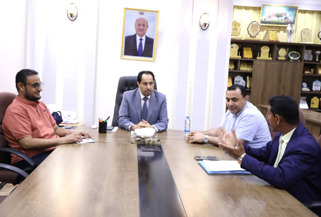 وزير الشباب يوجه بتفعيل النشاط الشبابي والرياضي في المناطق المحررة بالحديدة