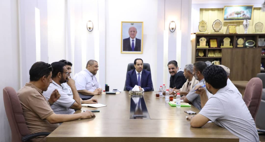وزير الشباب والرياضة يلتقي مع إدارة نادي شباب أكتوبر في شبوة