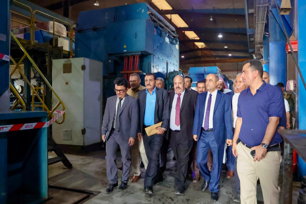 رئيس الوزراء يزور عدداً من محطات الكهرباء في عدن ويوجه بتنفيذ إجراءات لرفع القدرات التوليدية