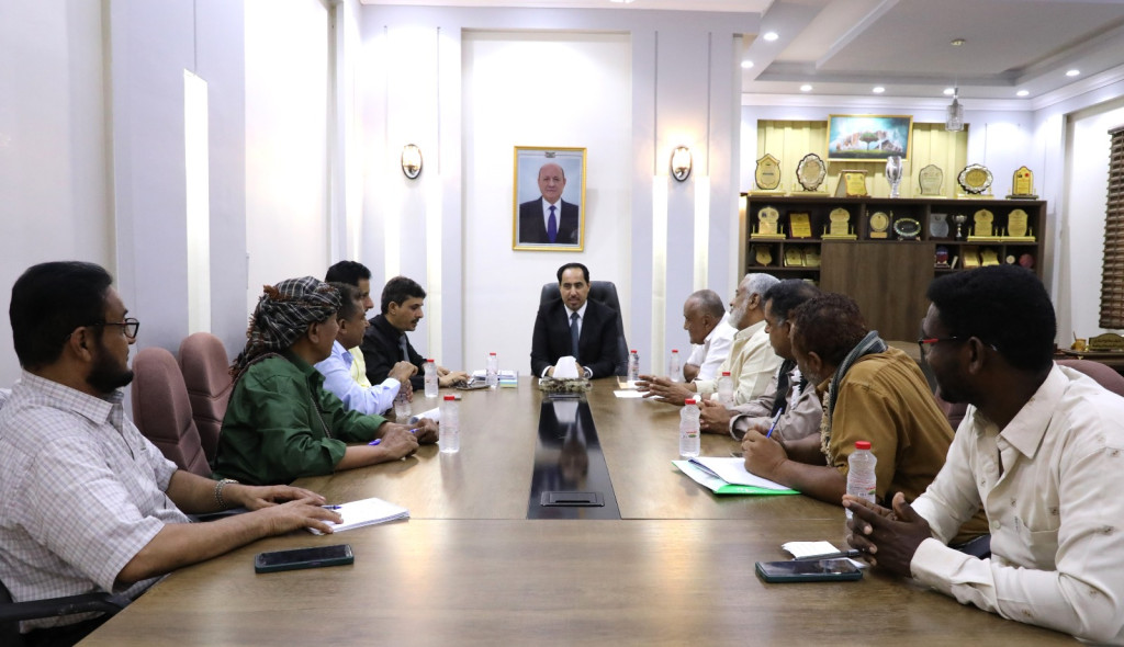 الوزير البكري يوجه بوضع الدراسات الخاصة بتعشيب ملعب البيتي بجعار أبين