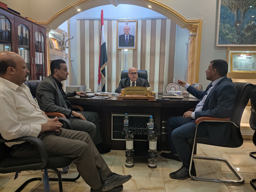 وزير الإدارة المحلية يناقش احتياجات الضالع من المشاريع التنموية