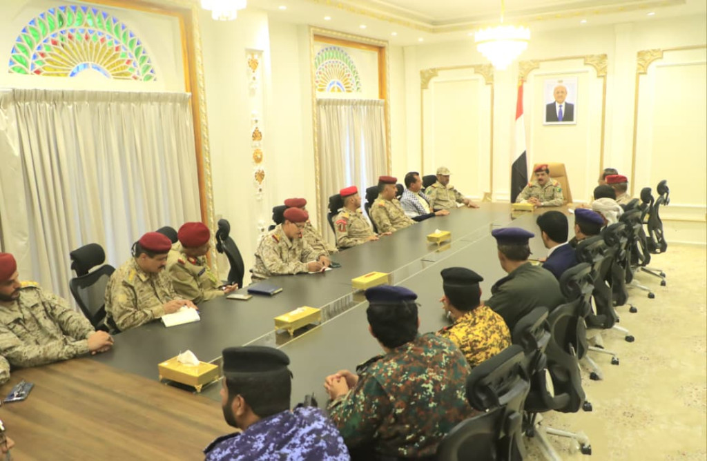 وزير الدفاع يترأس اجتماعاً موسعاً للجنة الأمنية في محافظة مارب