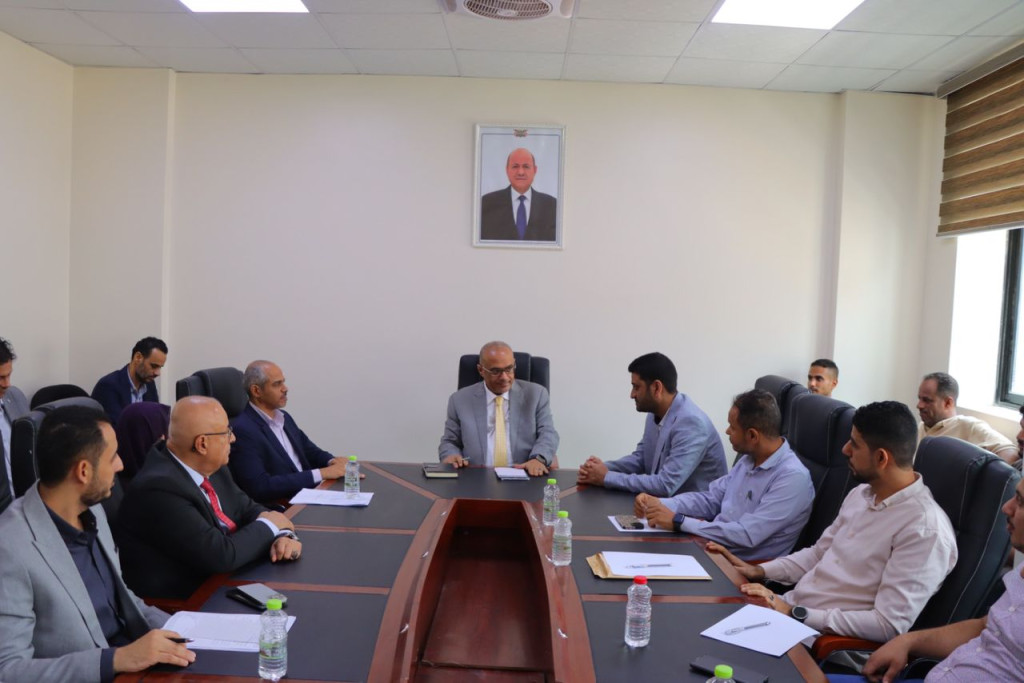 الوزير باذيب يدشن توسعة ومبيعات خدمة "عدن نت 4g" في عدن وأبين ولحج وحضرموت