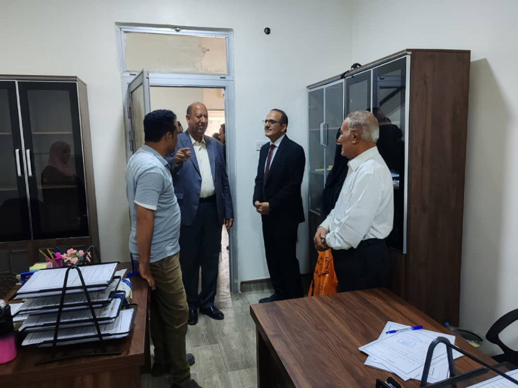 وزير الصحة يطلع على سير العمل في المبنى الجديد للمجلس الطبي الأعلى بعدن