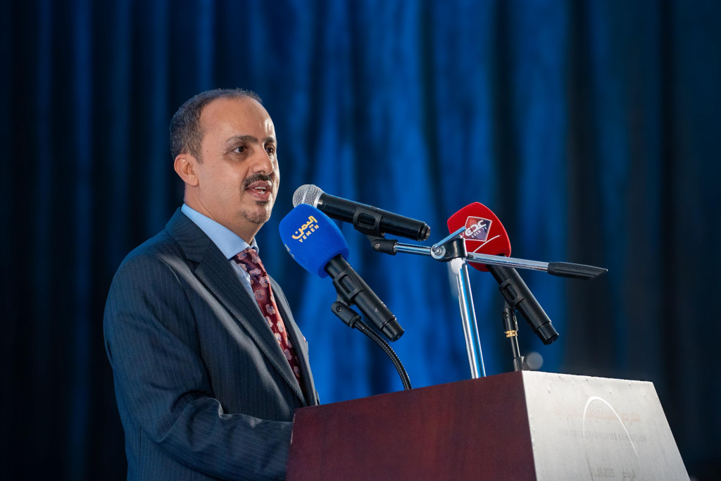 الإرياني يحضر معرض السيمفونيات التراثية ويؤكد بأن اليمني محب للسلام وليس الاستسلام