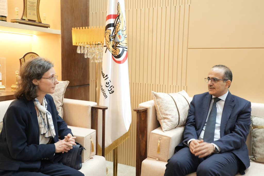 وزير الصحة يبحث مع السفيرة الفرنسية تعزيز التعاون الصحي