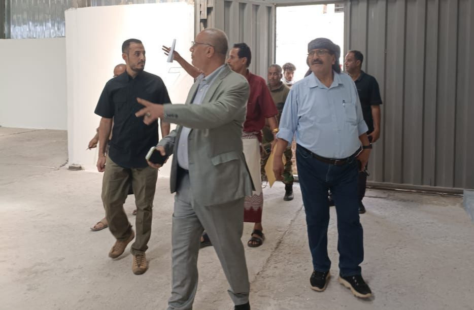 الوزير باذيب يطلع على سير المشاريع المنفذة في المؤسسة العامة للاتصالات بعدن