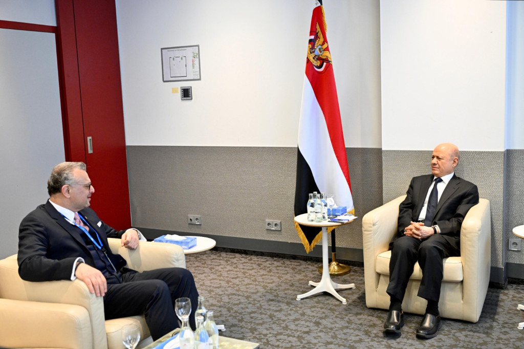 رئيس مجلس القيادة يستقبل كبير مستشاري الرئيس الأميركي للبحث في سبل دعم الدولة اليمنية وردع المشروع الإيراني