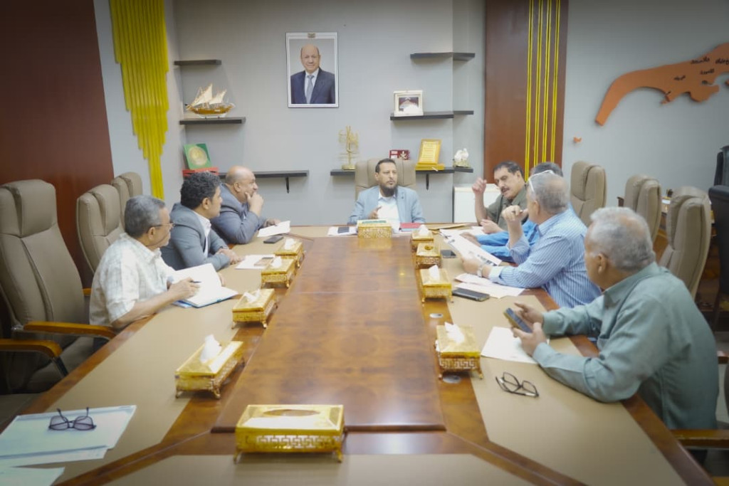 محافظ عدن يؤكد حرص السلطة المحلية على دعم الجهاز المركزي لأداء مهامه بكفاءة واستقلالية