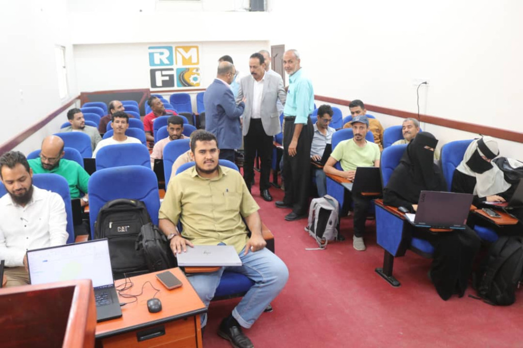 وزير الأشغال يدشّن دورة تدريبية في نظم المعلومات الجغرافية لتعزيز كفاءة صيانة الطرق