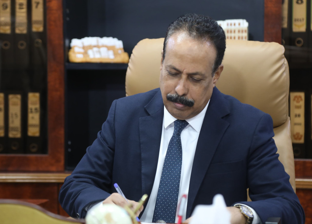 وزير الأشغال يوجّه برفع الجاهزية لمواجهة موجة الأمطار في المحافظات المحررة