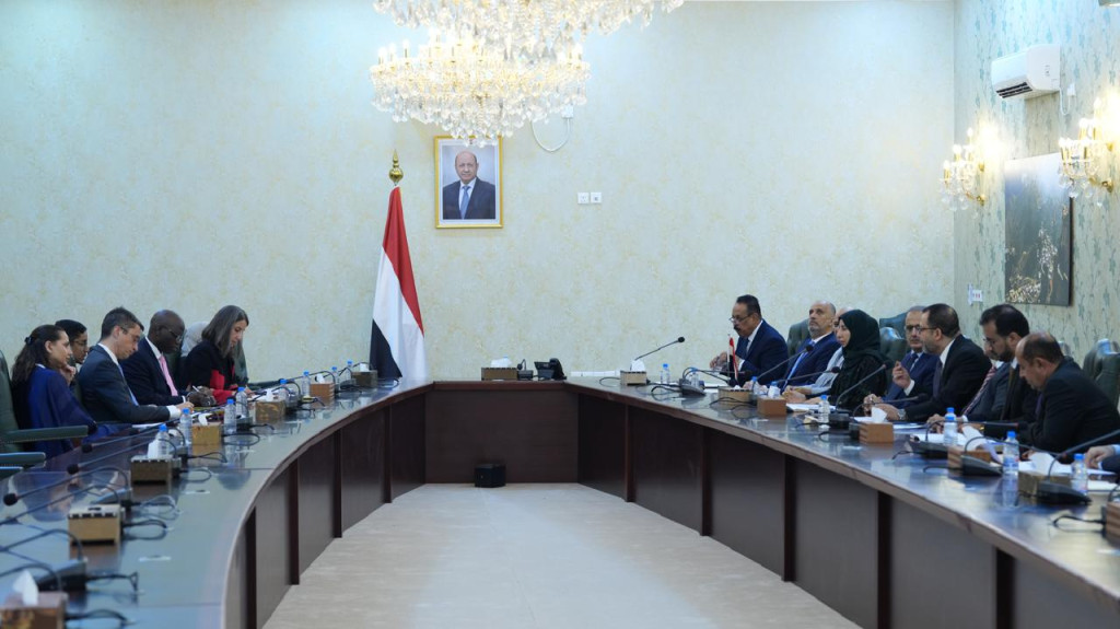 فريق حكومي يناقش مع وفد البنك الدولي تعزيز الشراكة وتوسيع الدعم الخدمي والاقتصادي والتنموي