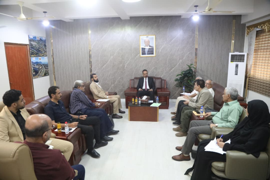 لقاء يناقش أوضاع الطرق والمشاريع المتعثرة في أبين وسبل تسريع إنجازها