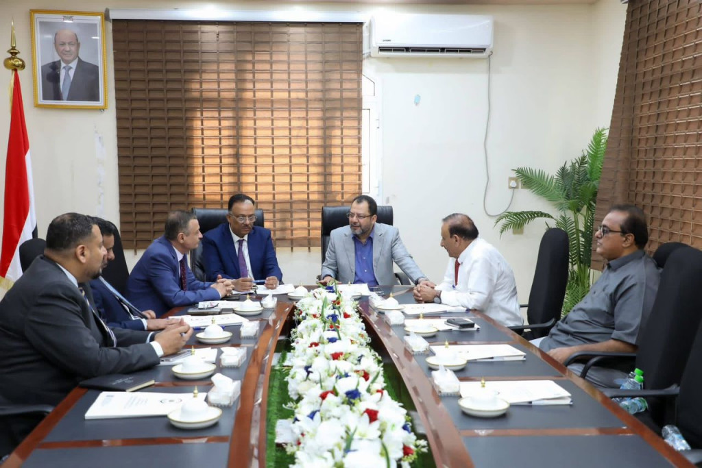 وزير الكهرباء ورئيس مصلحة الجمارك يناقشان التسهيلات الجمركية لقطاع الطاقة