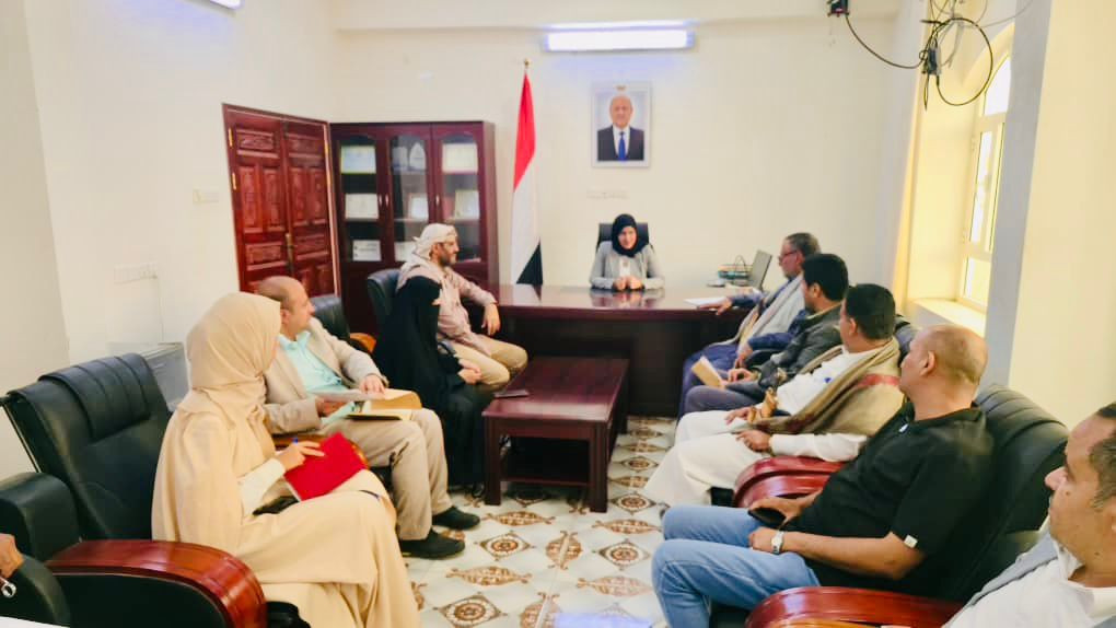 المقطري تؤكد العزم في تفعيل آليات تطبيق القانون وتعزيز حضوره في مختلف مؤسسات الدولة