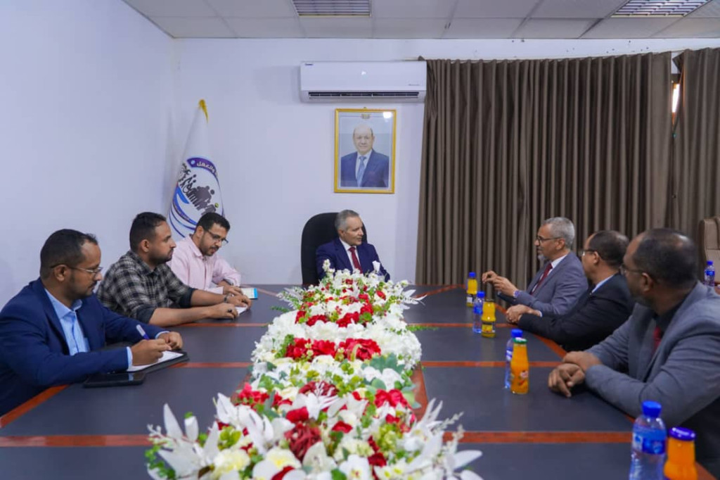 وزير الشؤون الاجتماعية والعمل يناقش مع مؤسستي العون وينابيع الخير تعزيز التنسيق الإنساني والتنموي