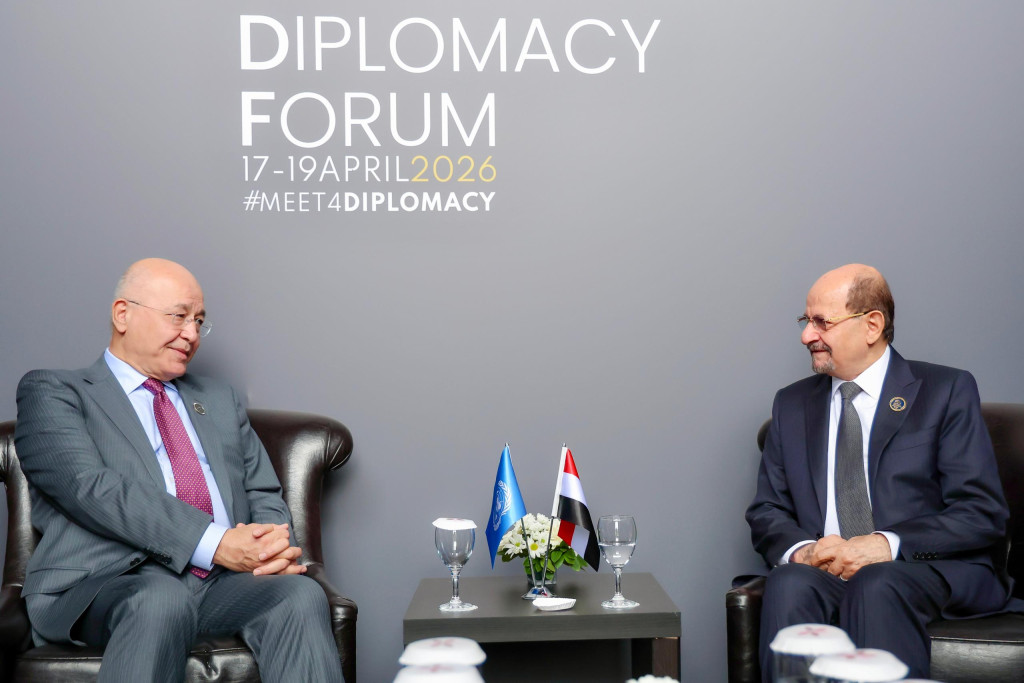 رئيس الوزراء وزير الخارجية يلتقي المفوض السامي للأمم المتحدة لشؤون اللاجئين