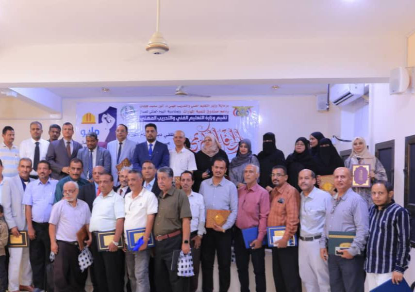 وزير التعليم الفني يكرم قيادات وكوادر الوزارة بمناسبة عيد العمال العالمي