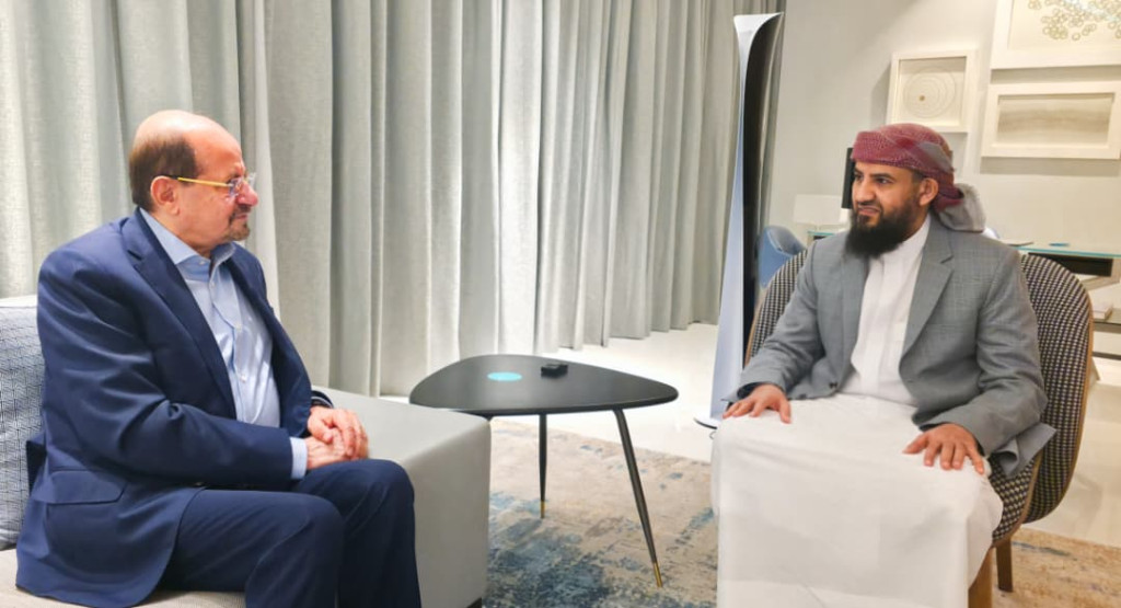 عضو مجلس القيادة عبدالرحمن المحرّمي يلتقي رئيس مجلس الوزراء