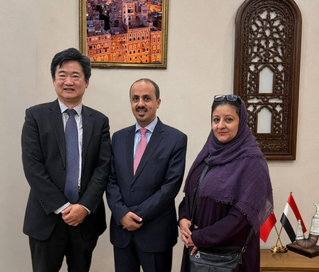 وزير الإعلام يبحث مع القائم بأعمال السفير الصيني تعزيز التعاون الثنائي وآفاق الشراكة