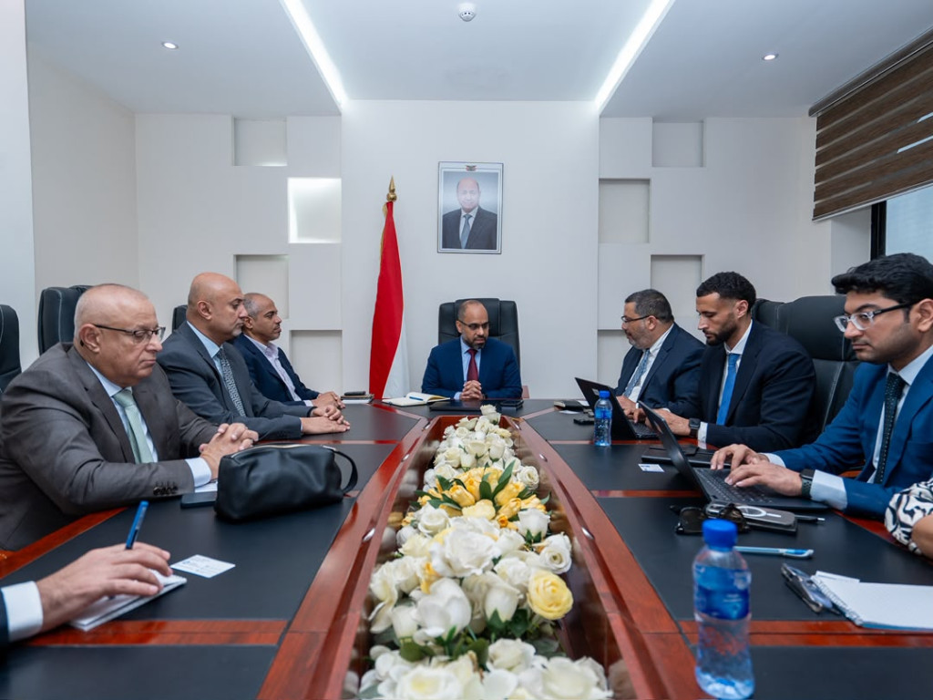 وزير الاتصالات يبحث مع وفد البنك الدولي ودعم تطوير البنية التحتية للقطاع