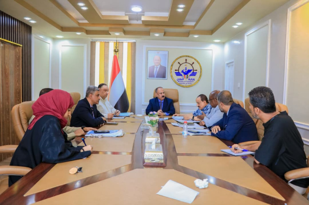 لجنة برئاسة وزير النقل تناقش استكمال الإجراءات الرسمية لاعتماد مشروع ميناء قنا بشبوة