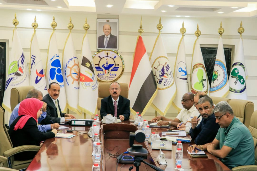 وزارة النقل والسلطة المحلية بشبوة تناقشان استكمال إجراءات اعتماد مشروع ميناء قنا