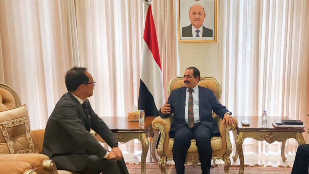وزير الداخلية يبحث مع السفير الياباني تعزيز التعاون الأمني