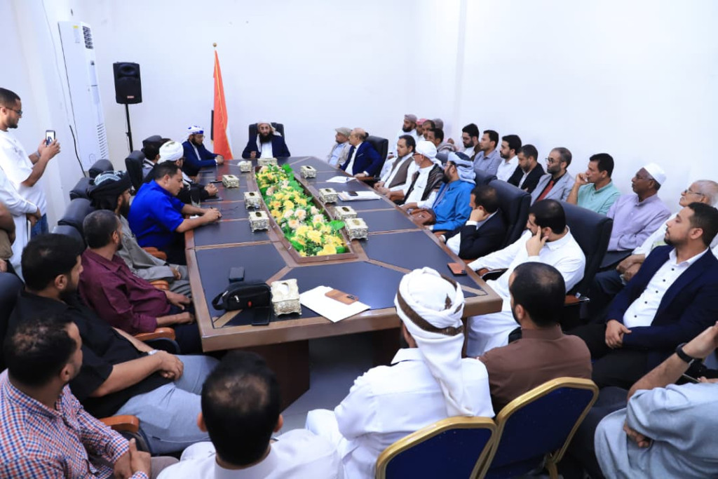 وزير الأوقاف والإرشاد يترأس اجتماعًا موسعًا لمناقشة مستوى الأداء وآليات تطوير العمل