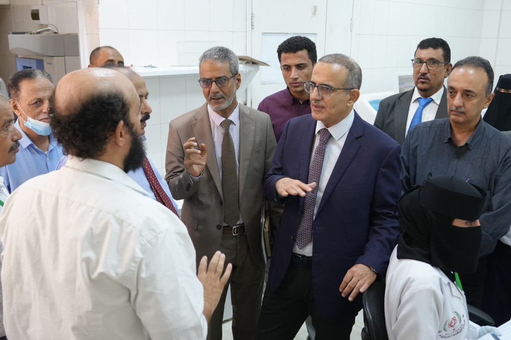 وزير الصحة يدشن المستشفى المركزي لعلاج الأورام في عدن بسعة 170 سريراً