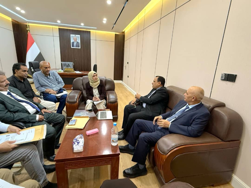 اجتماع مشترك بعدن يناقش عدداً من القضايا القانونية وسبل حماية أصول الدولة