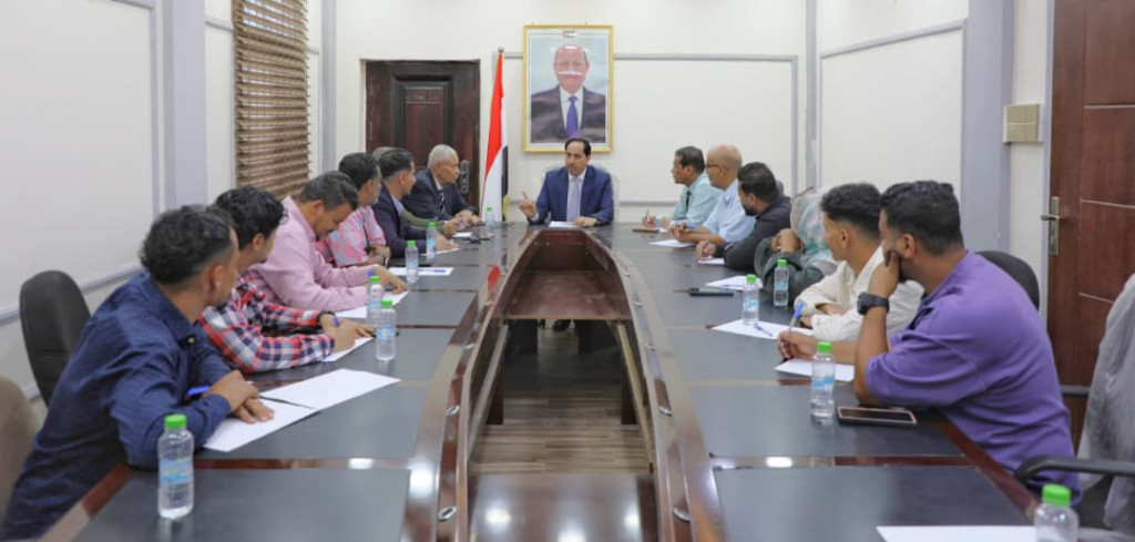وزير الشباب والرياضة يناقش أوضاع نادي الروضة بعدن وسبل تفعيل أنشطته