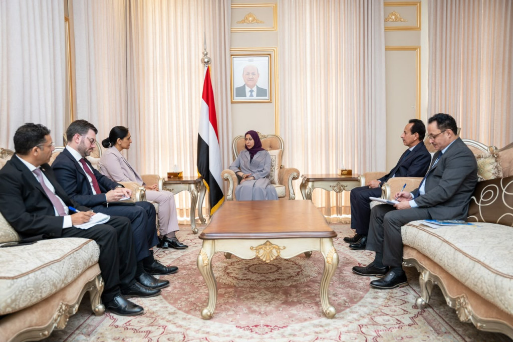 وزيرة الخارجية تبحث مع السفيرة البريطانية تعزيز العلاقات ومستجدات الأوضاع في اليمن