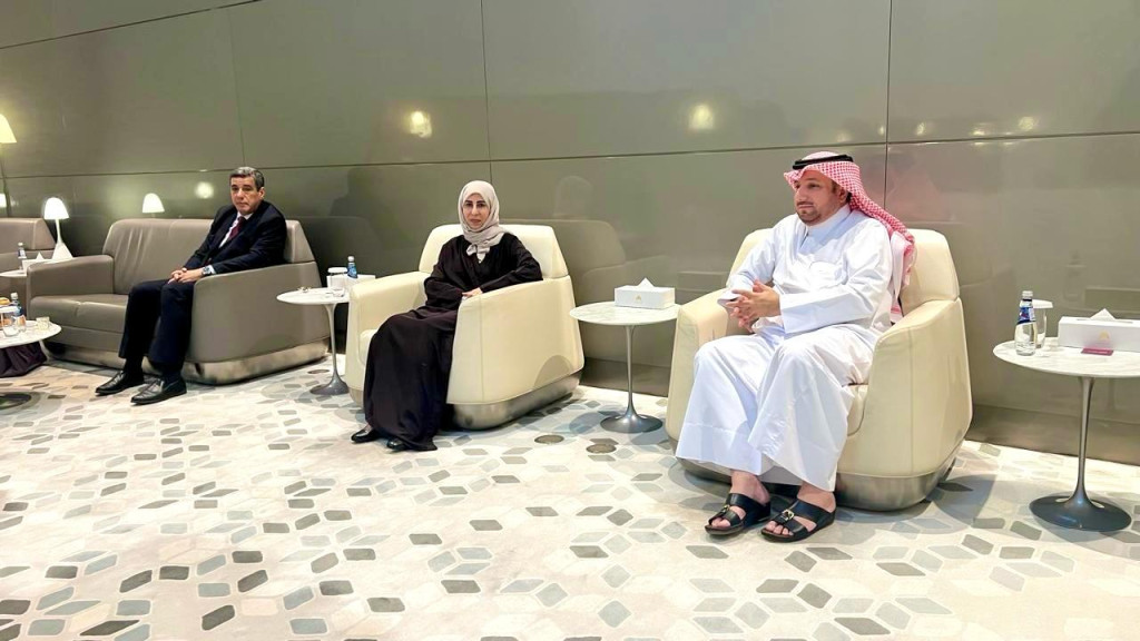 وزيرة الخارجية تصل الدوحة في ثاني محطات جولتها الخليجية